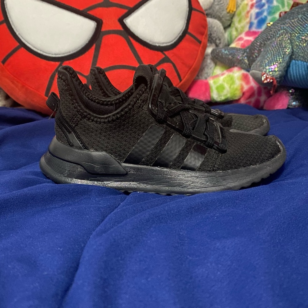 Kids Adidas 11k